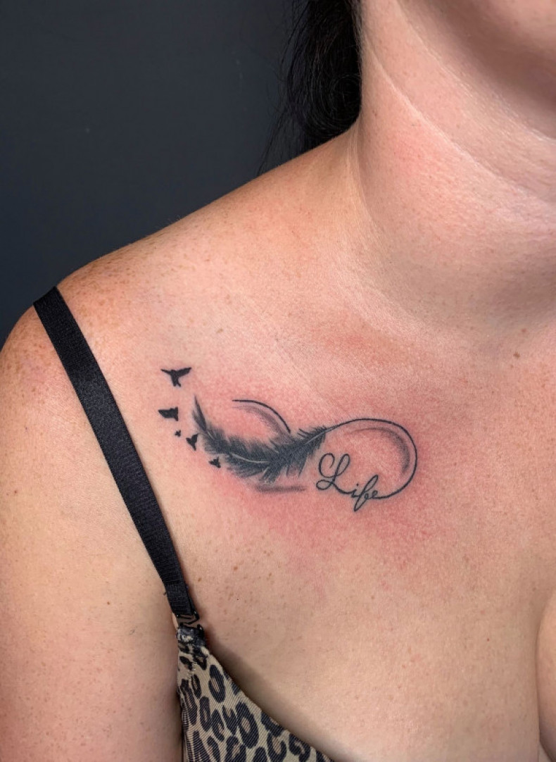 Women infinity collarbone, photo - Tattoo Master Barb Tattoo