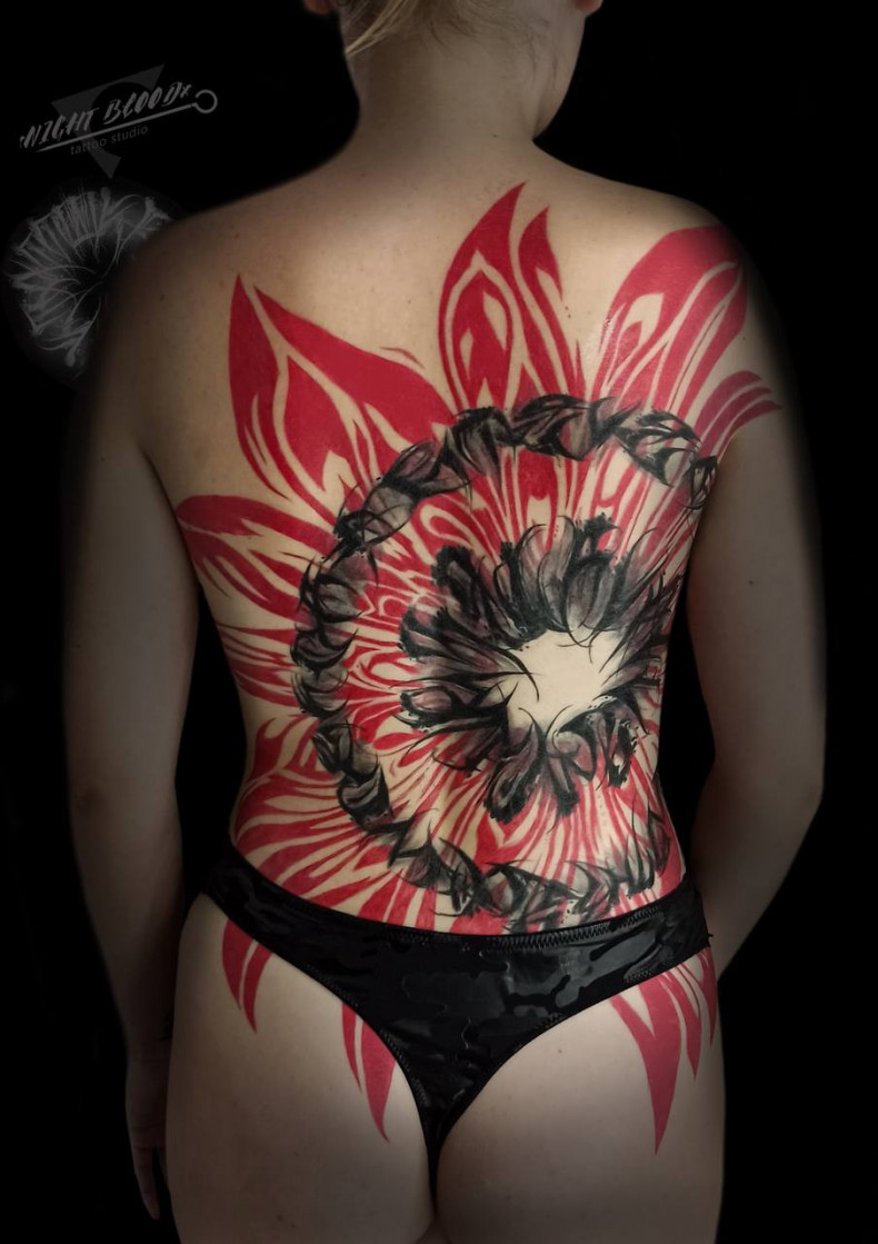 Women big lower back, photo - Tattoo Master Barb Tattoo