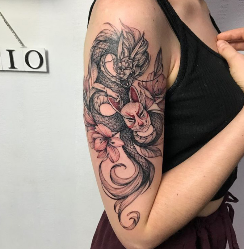 Women Chinese dragon shoulder, photo - Tattoo Master Barb Tattoo