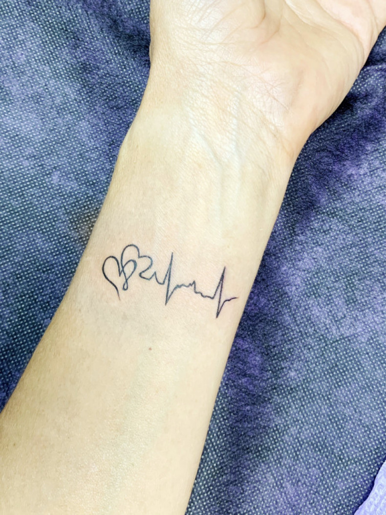 Women heartbeat small, photo - Tattoo Master Barb Tattoo