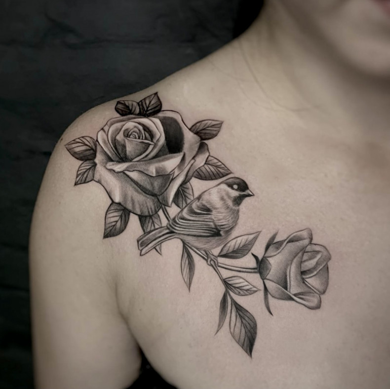 Женские випшейдинг воробей, photo - Тату мастер Barb Tattoo