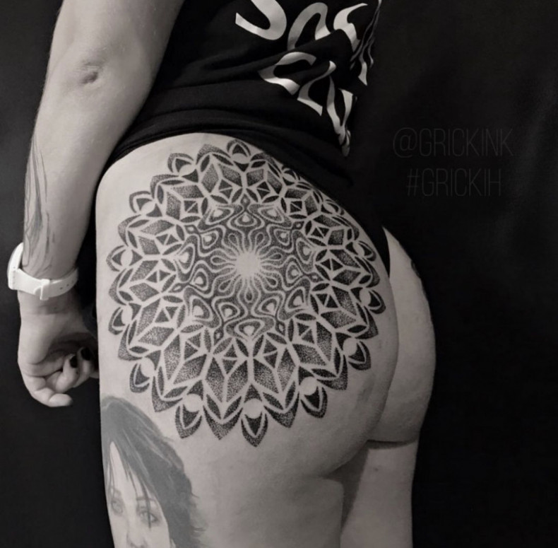 Women mandala butt, photo - Tattoo Master Barb Tattoo