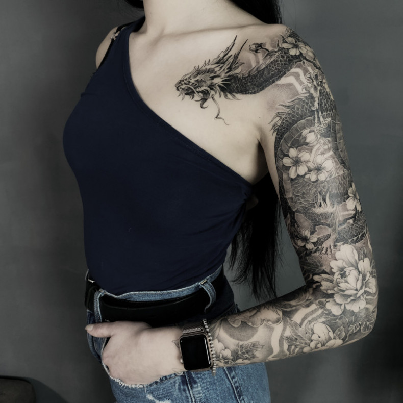 Frauen schwarzgrau groß, photo - Tattoo-Meister Barb Tattoo