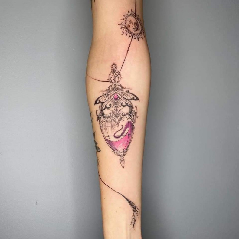 Damski butelka, photo - Tatuażysta Barb Tattoo