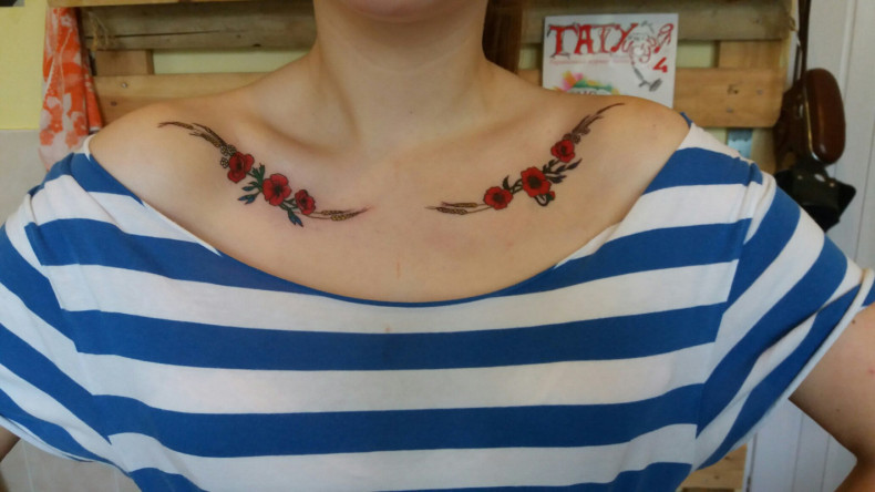 Women camellia collarbone, photo - Tattoo Master Barb Tattoo