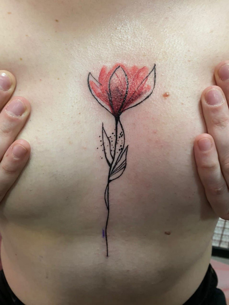 Damski magnolia klatka piersiowa, photo - Tatuażysta Barb Tattoo