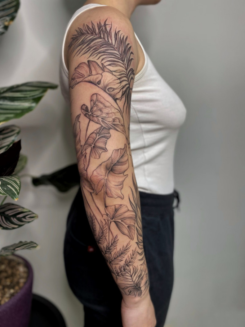 Women leaf sleeve, photo - Tattoo Master Barb Tattoo