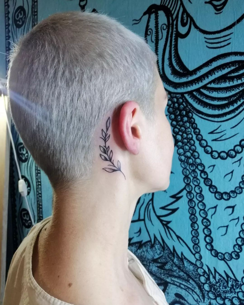 Damski tatuaż gałązka gałąz, photo - Tatuażysta Barb Tattoo