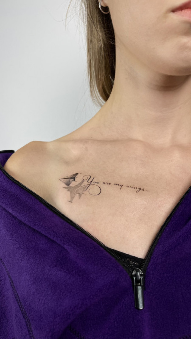 Women minimalism collarbone, photo - Tattoo Master Barb Tattoo