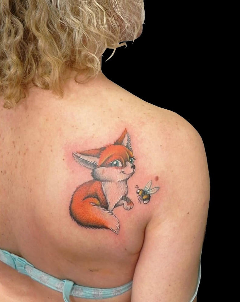 Women fox shoulder blade, photo - Tattoo Master Barb Tattoo