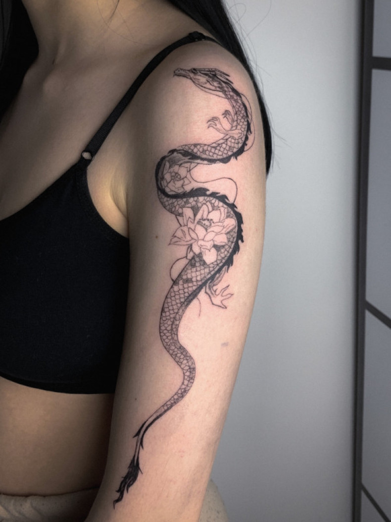 Women Chinese dragon shoulder, photo - Tattoo Master Barb Tattoo