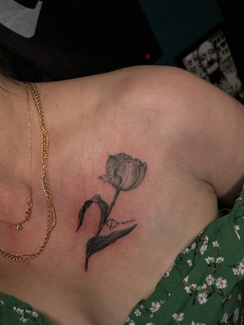 Damski tulipan kwiat, photo - Tatuażysta Barb Tattoo