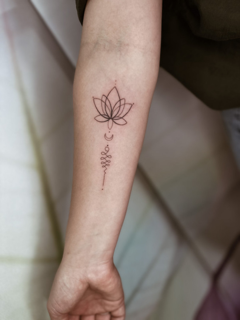 Женские на руке unalome, photo - Тату мастер Barb Tattoo