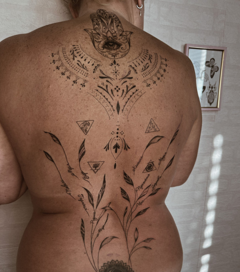 Damski tatuaż gałązka gałąz, photo - Tatuażysta Barb Tattoo