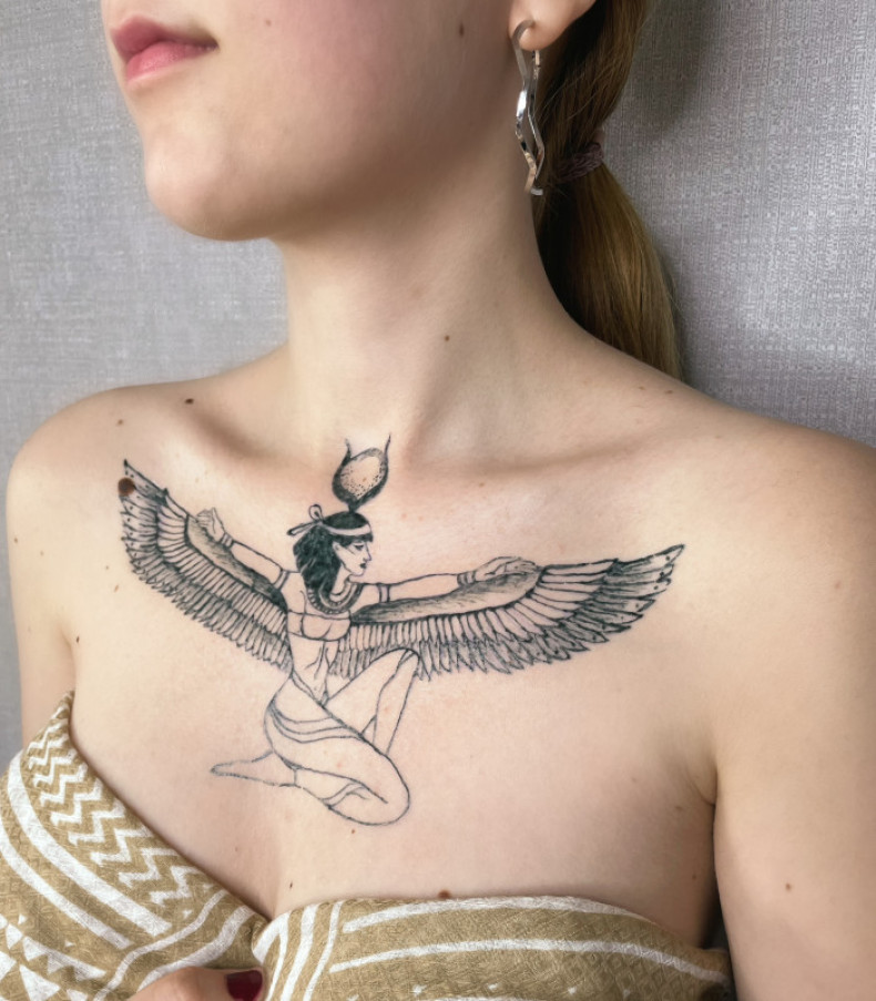 Damski Egipcjanin klatka piersiowa, photo - Tatuażysta Barb Tattoo