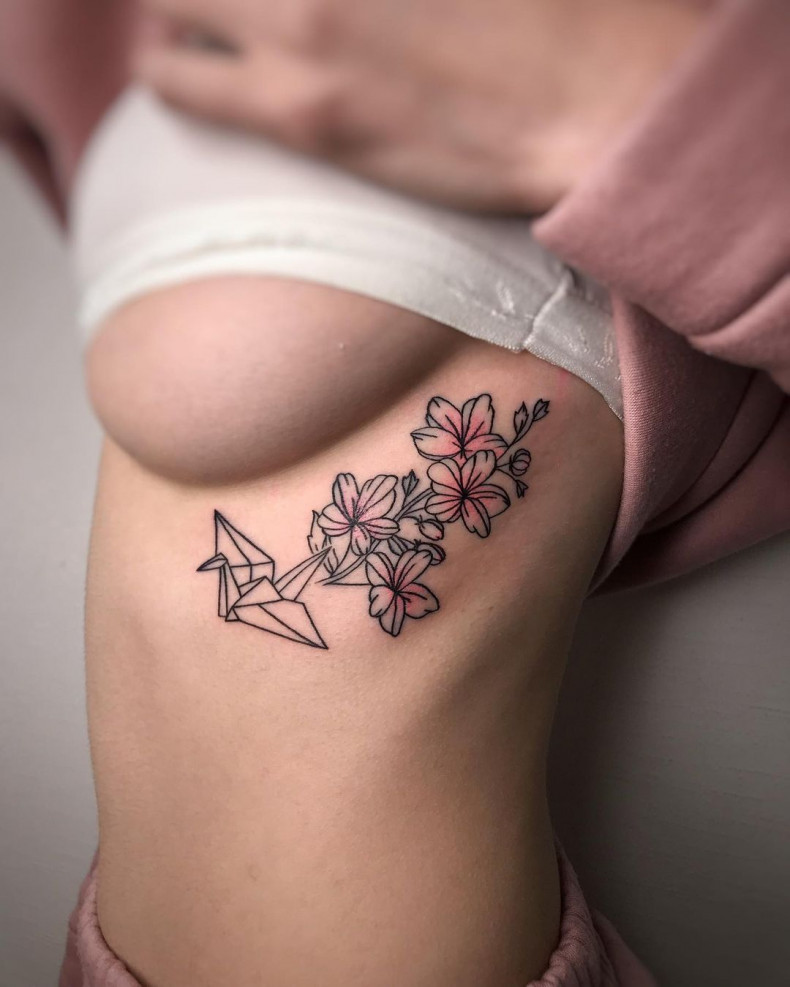 Женские оригами под грудью, photo - Тату мастер Barb Tattoo