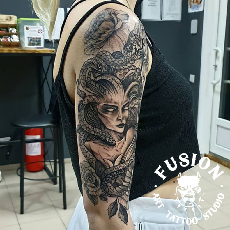 Women medusa shoulder, photo - Tattoo Master Barb Tattoo