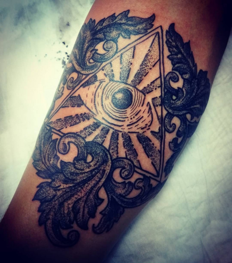 Auge Gravur dreieck, photo - Tattoo-Meister Barb Tattoo