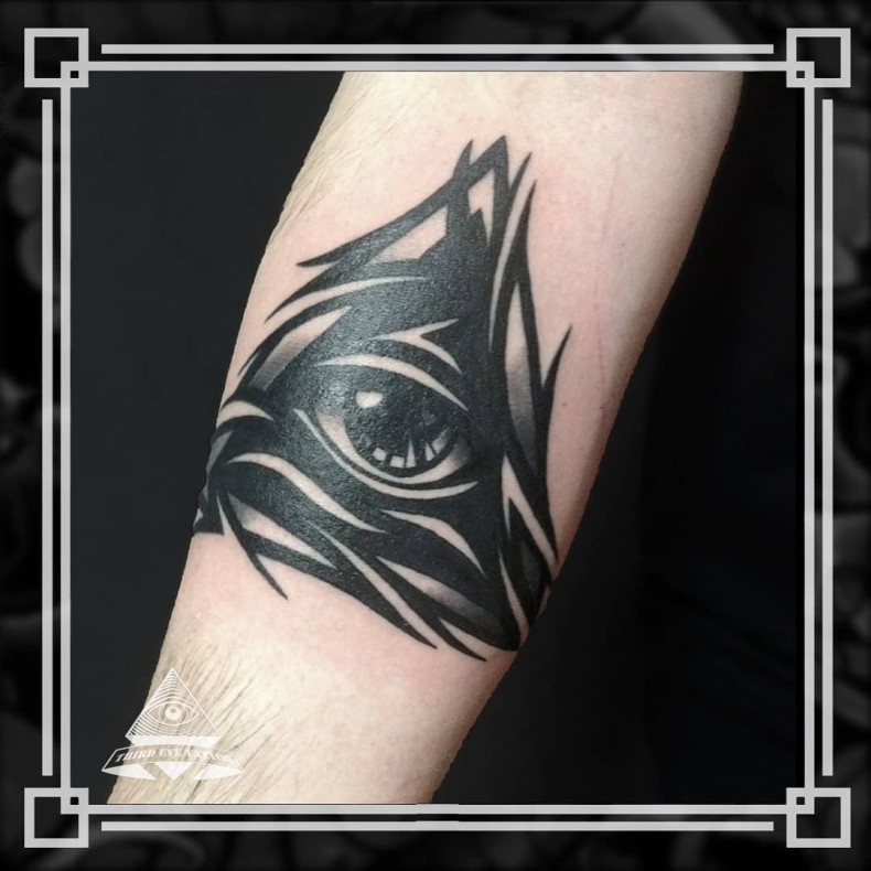 Eye blackwork all-seeing, photo - Tattoo Master Barb Tattoo