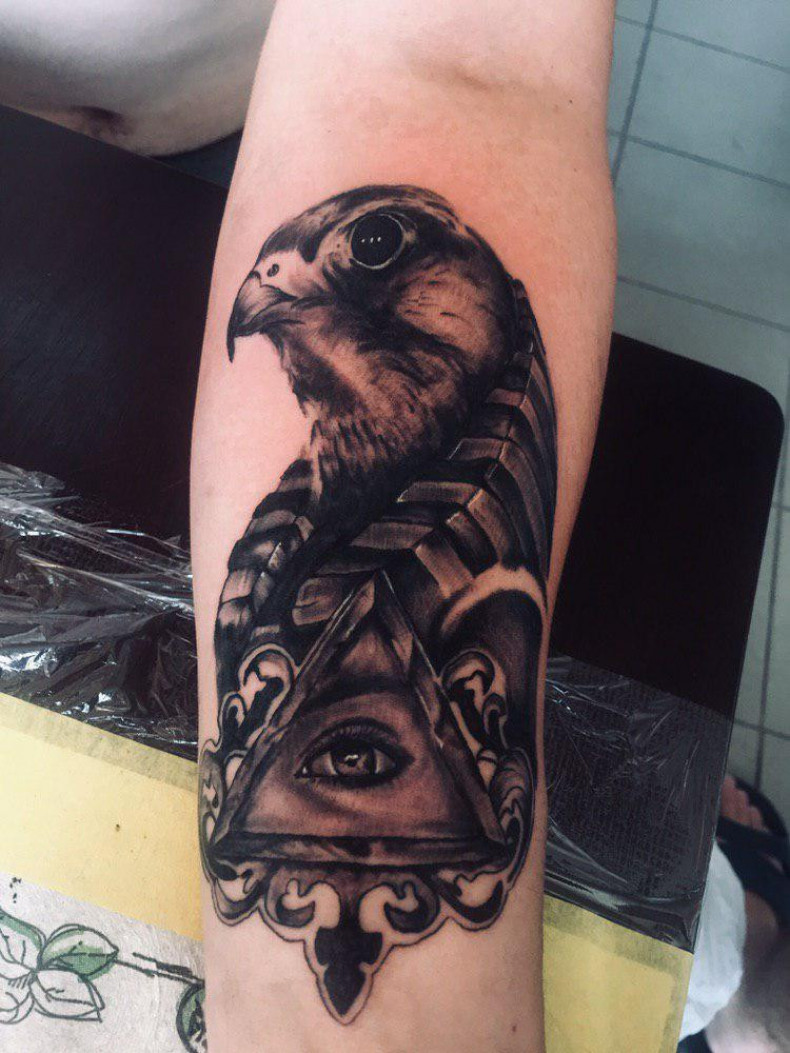 Auge blackwork Sonne, photo - Tattoo-Meister Barb Tattoo