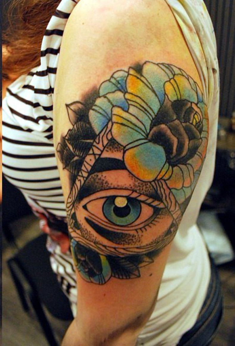 Eye shoulder neo traditional, photo - Tattoo Master Barb Tattoo