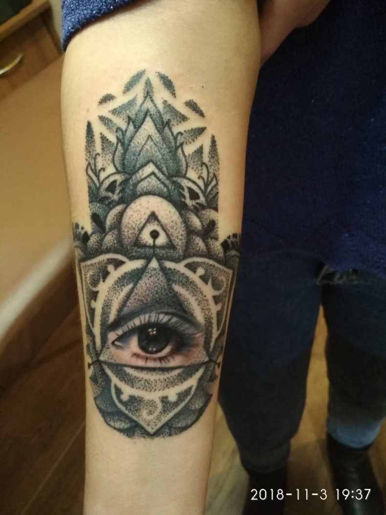 Eye black and grey all-seeing, photo - Tattoo Master Barb Tattoo