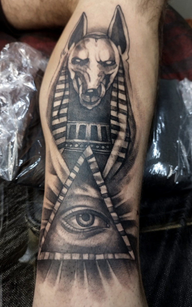 Oko czarny szary anubis, photo - Tatuażysta Barb Tattoo