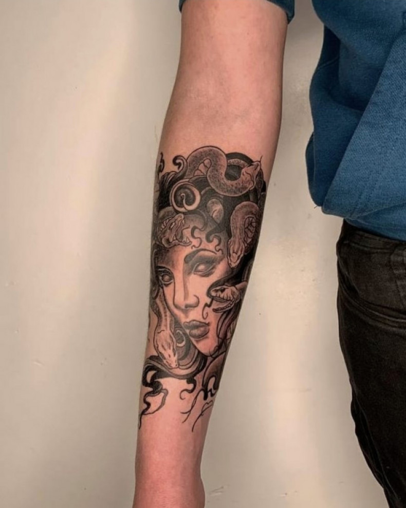 Snake black and grey medusa, photo - Tattoo Master Barb Tattoo