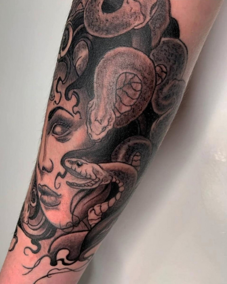 Snake black and grey medusa, photo - Tattoo Master Barb Tattoo