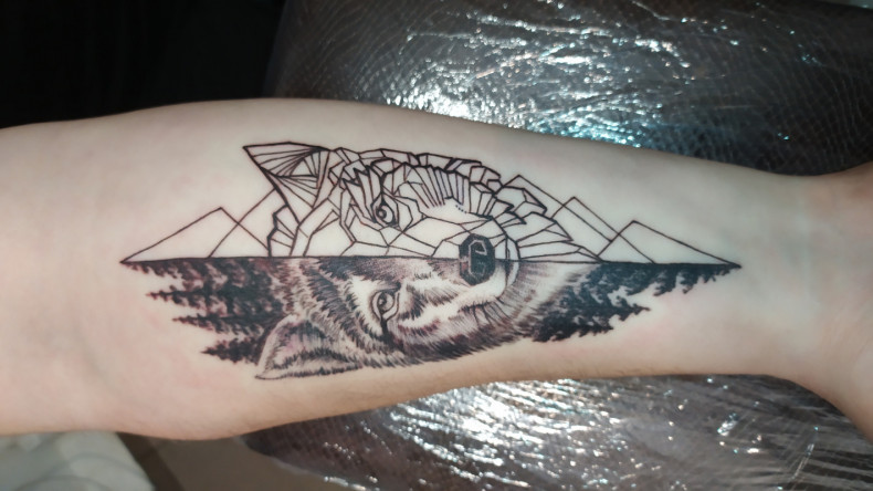 Wolf arm graphic, photo - Tattoo Master Barb Tattoo