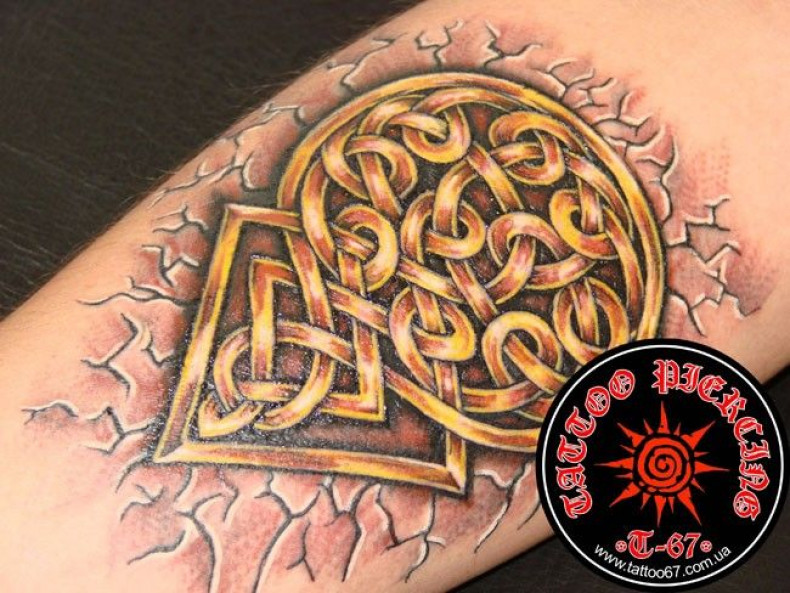 Arm Celtic pattern protection, photo - Tattoo Master Barb Tattoo