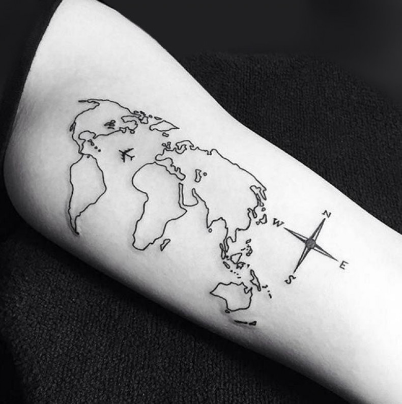 Na ramieniu mapa kompas, photo - Tatuażysta Barb Tattoo