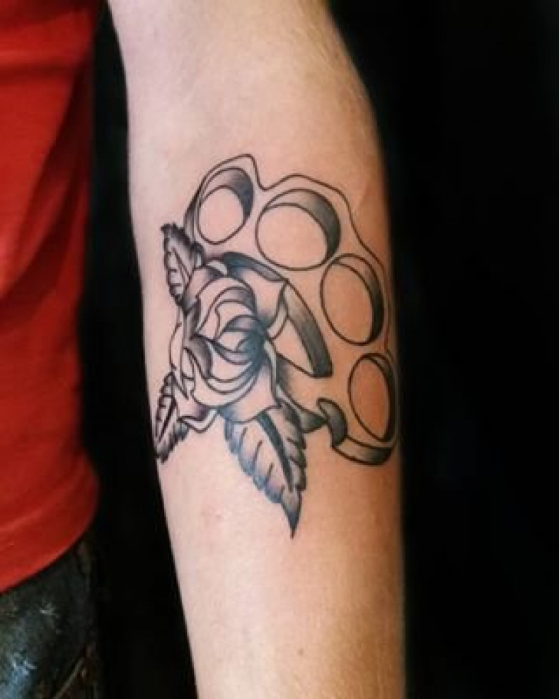 Arm knuckle forearm, photo - Tattoo Master Barb Tattoo