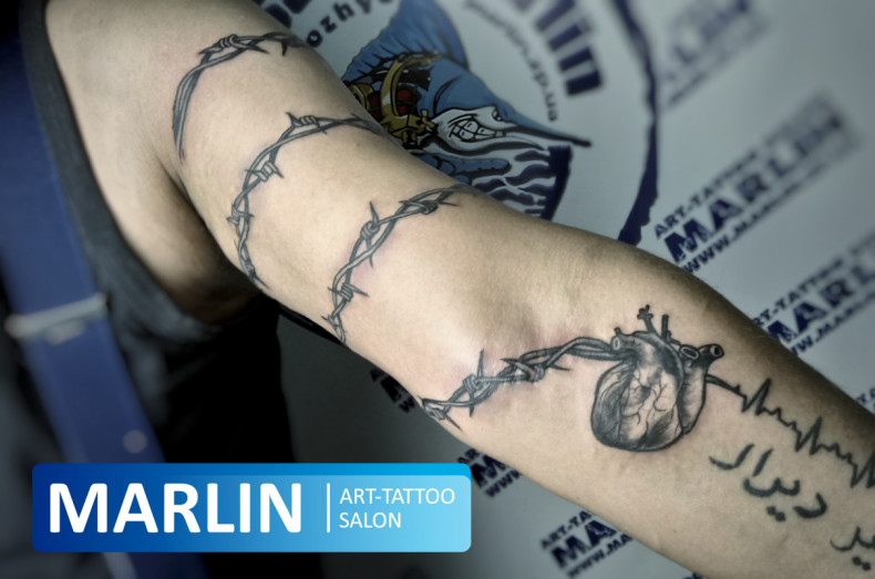 Arm bracelet barbed wire, photo - Tattoo Master Barb Tattoo