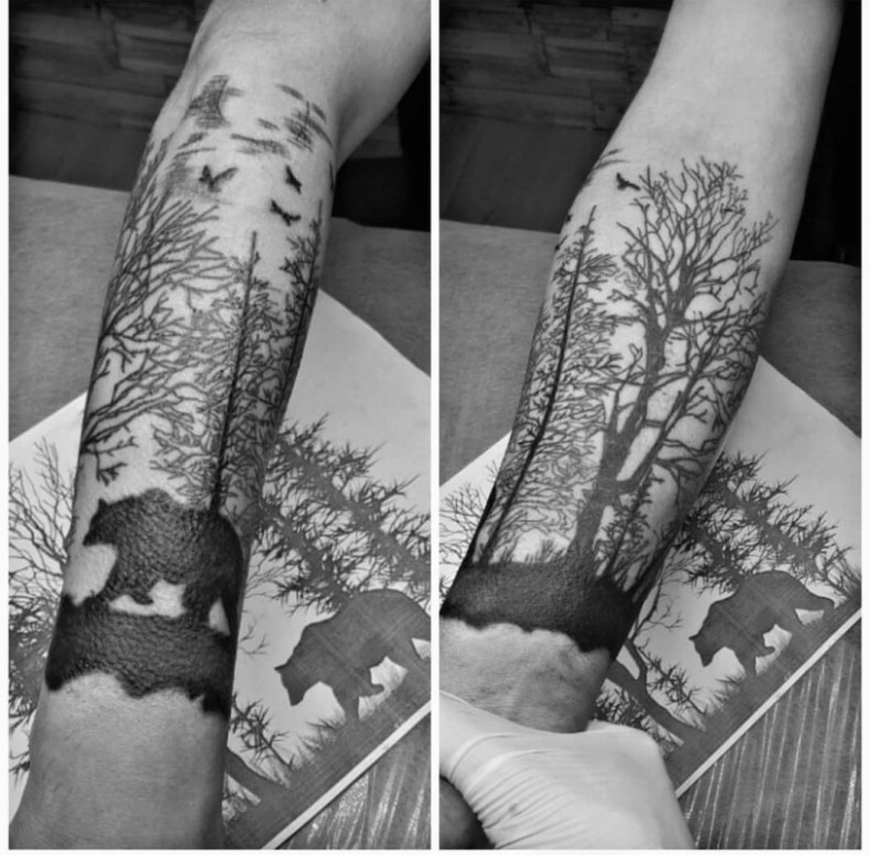 Ramię blackwork drzewo, photo - Tatuażysta Barb Tattoo