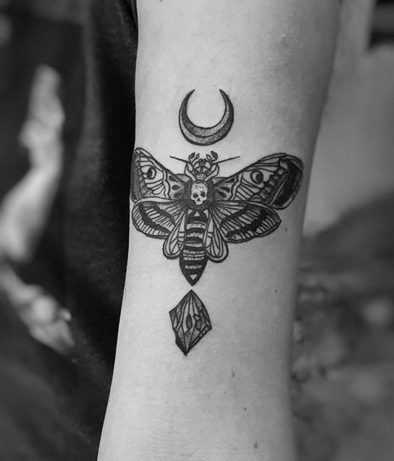 Arm moth, photo - Tattoo Master Barb Tattoo