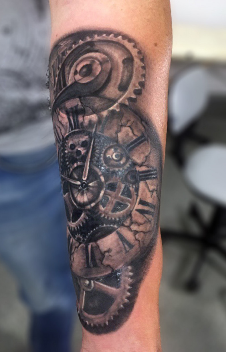 Na ramieniu steampunk zegar, photo - Tatuażysta Barb Tattoo