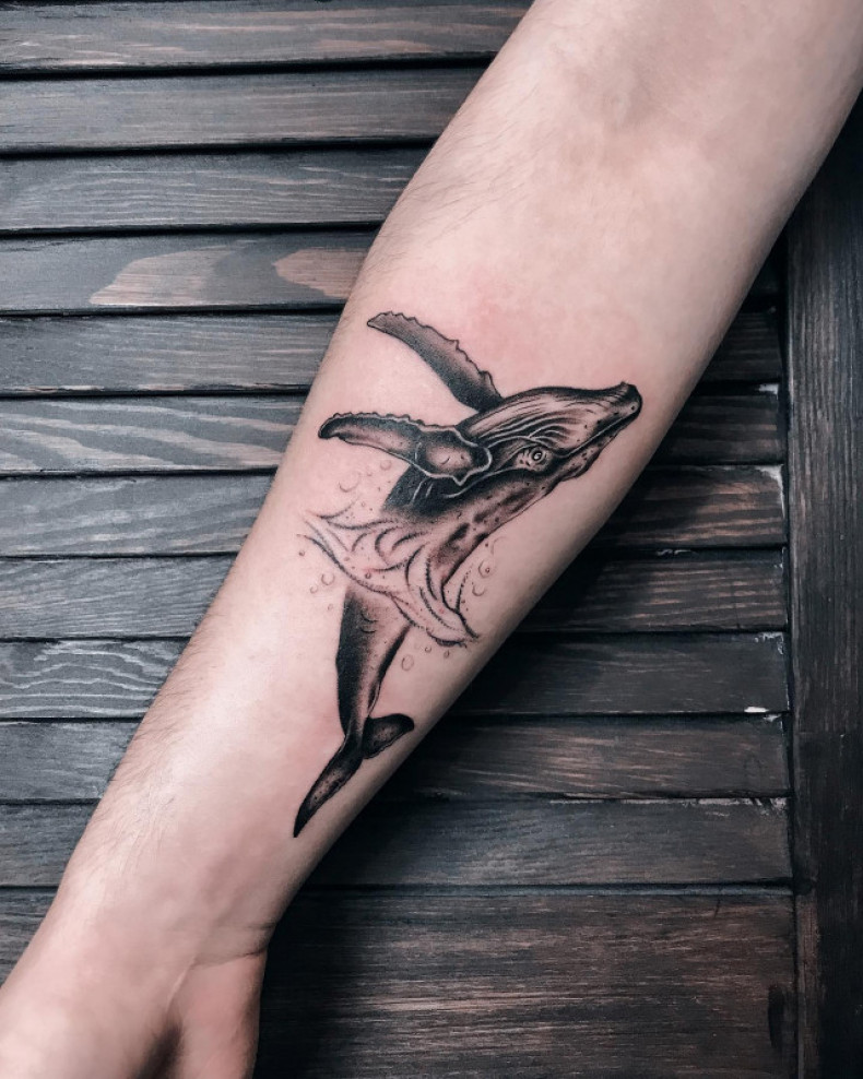 Na ramieniu wieloryb, photo - Tatuażysta Barb Tattoo