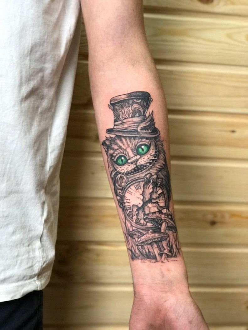 На руке Чеширский кот, photo - Тату мастер Barb Tattoo