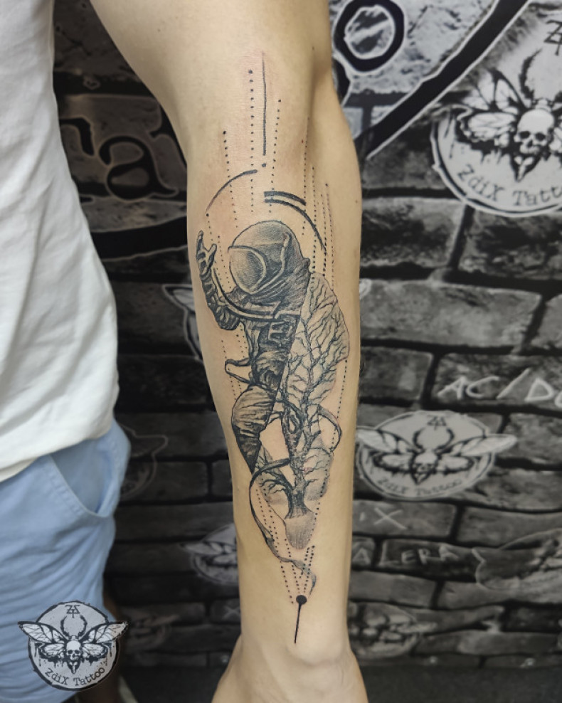 Arm an astronaut, photo - Tattoo Master Barb Tattoo