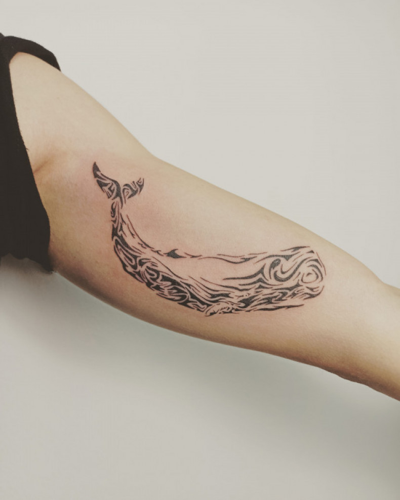 Arm whale biceps, photo - Tattoo Master Barb Tattoo