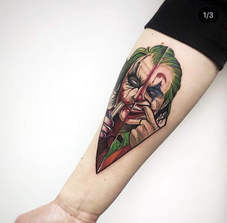 Na ramieniu żartowniś błazen, photo - Tatuażysta Barb Tattoo