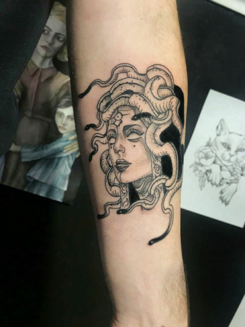 Na ramieniu meduza, photo - Tatuażysta Barb Tattoo