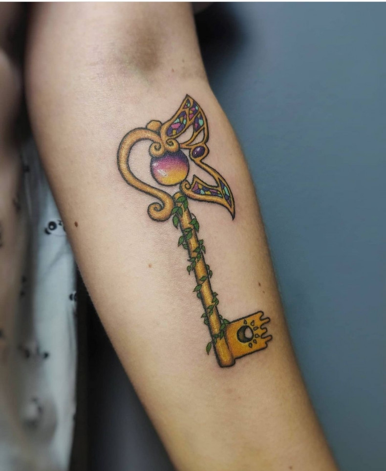 Arm key colorful, photo - Tattoo Master Barb Tattoo