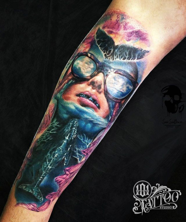 Arm whale glasses, photo - Tattoo Master Barb Tattoo