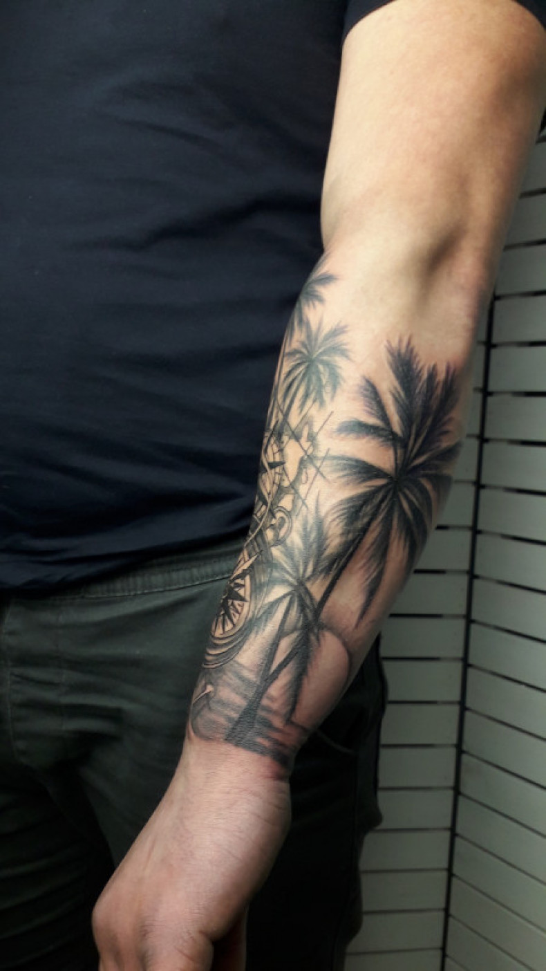 Arm palm tree, photo - Tattoo Master Barb Tattoo