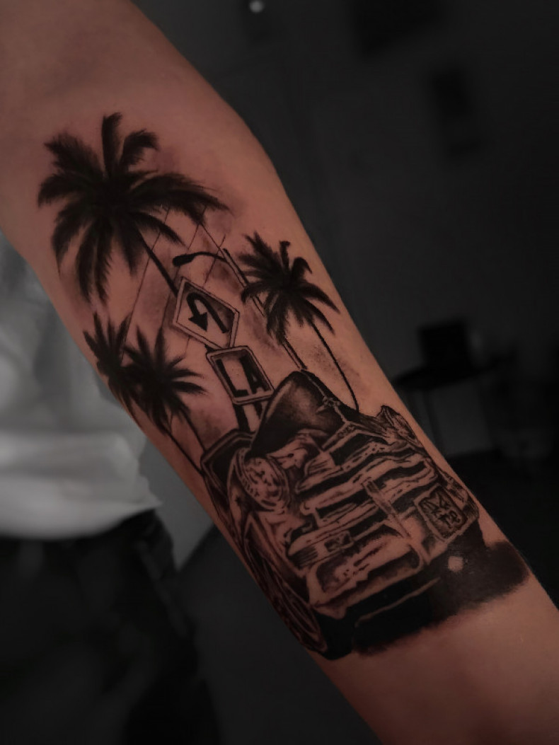 Arm car tree, photo - Tattoo Master Barb Tattoo