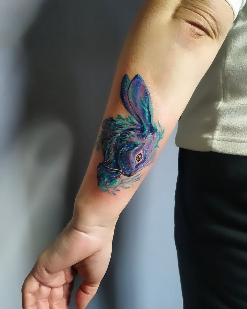 Arm watercolor hare, photo - Tattoo Master Barb Tattoo