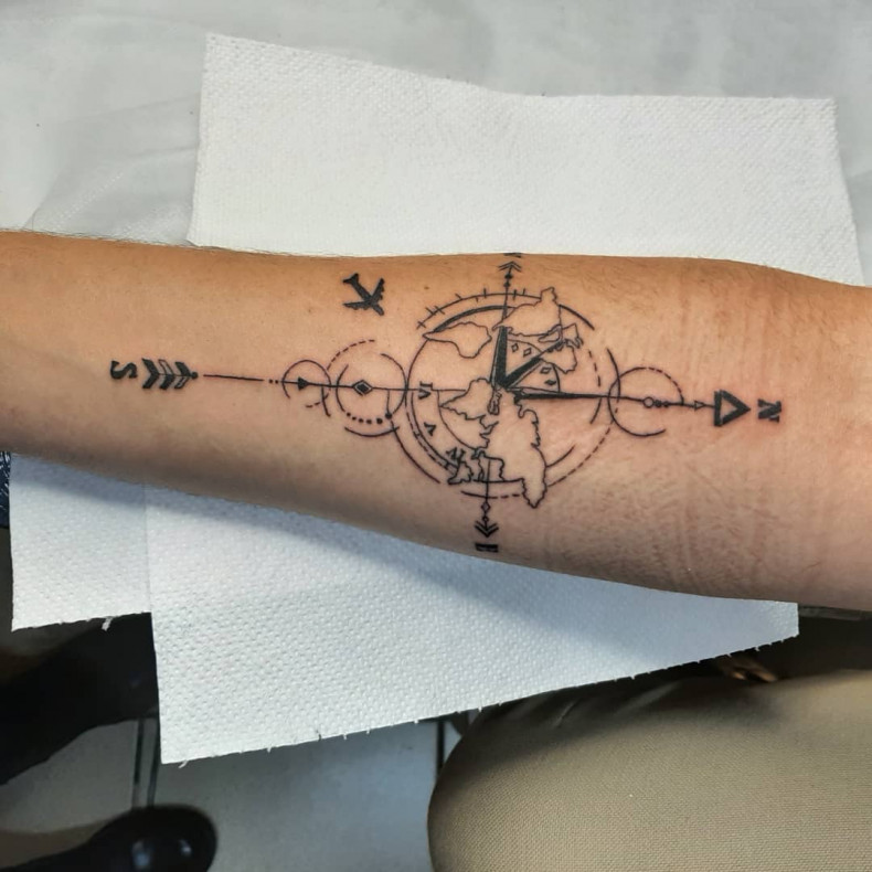 Arm compass airplane, photo - Tattoo Master Barb Tattoo