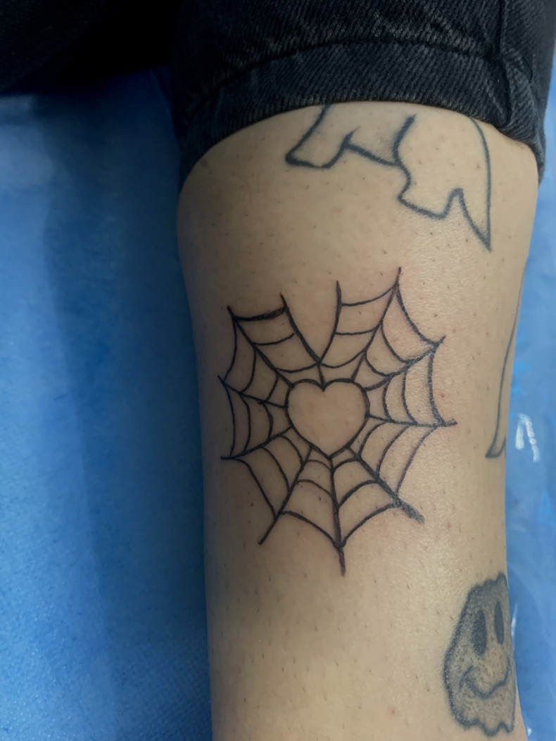 Arm underground spider web, photo - Tattoo Master Barb Tattoo